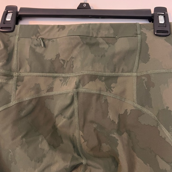 Sweaty Betty 7/8 Leggings Power Pocket Olive Green Tonal Camo Sz Small - Picture 5 of 9